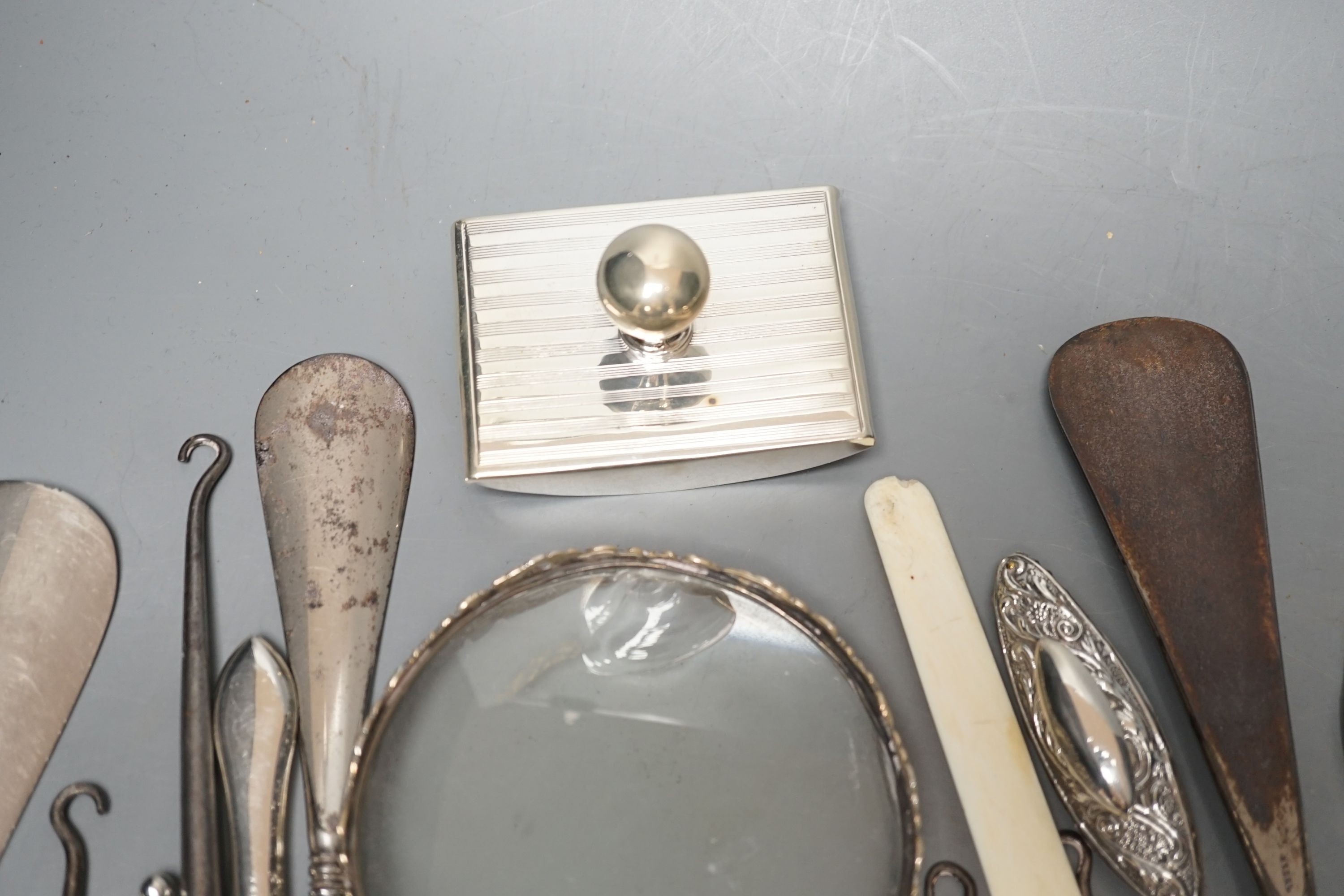 A mixed group of mainly small silver to include two magnifying glasses, a hip flask, silver-handled shoe horns, Georgian snuff box, scent flask etc, some a.f.